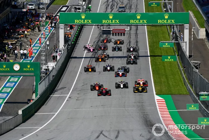 Arrancada Callum Ilott, UNI-Virtuosi, leads Guanyu Zhou, UNI-Virtuosi, Felipe Drugovich, MP Motorsport, Christian Lundgaard, ART Grand Prix, Mick Schumacher, Prema Racing