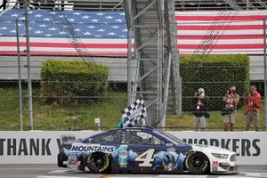 Race Winner Kevin Harvick, Stewart-Haas Racing, Ford Mustang