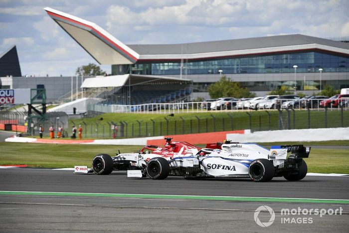 Kimi Raikkonen, Alfa Romeo Racing C39, Nicholas Latifi, Williams FW43
