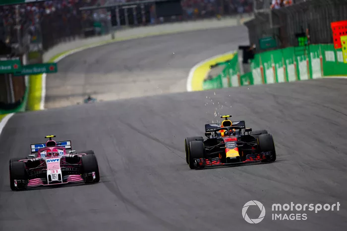 Max Verstappen, Red Bull Racing RB14 y Esteban Ocon, Force India VJM11