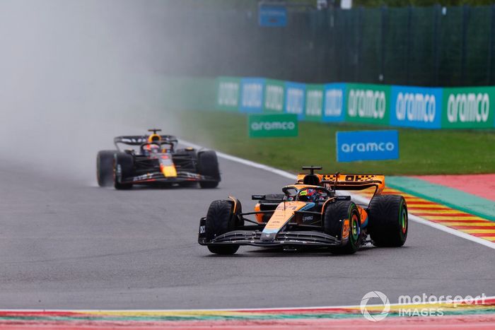 Oscar Piastri, McLaren MCL60, Max Verstappen, Red Bull Racing RB19