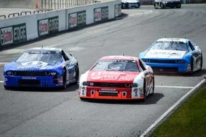#74 Kevin Lacroix leads #27 Andrew Ranger and #59 Gary Klutt