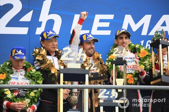 Los ganadores, #8 Toyota Gazoo Racing Toyota TS050: Sébastien Buemi, Fernando Alonso