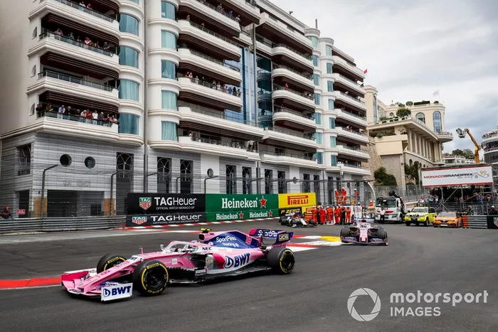 Lance Stroll, Racing Point RP19, Sergio Pérez, Racing Point RP19 y Kimi Raikkonen, Alfa Romeo Racing C38