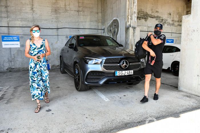 Tiffany Cromwell y Valtteri Bottas, Mercedes 