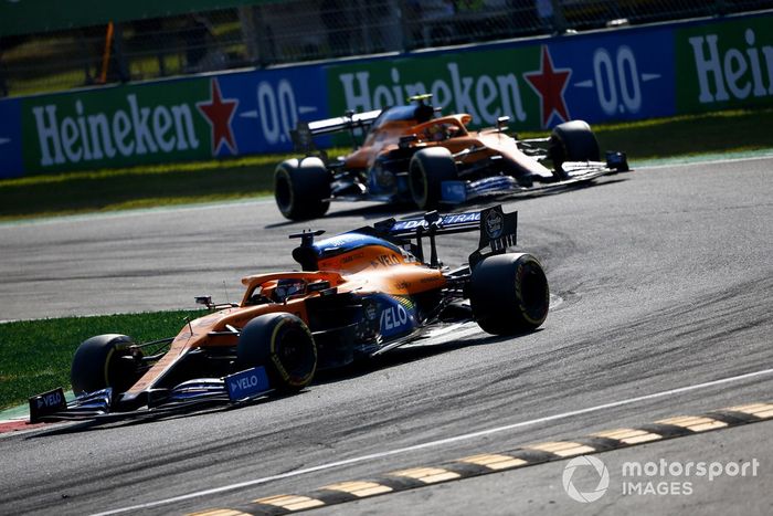 Carlos Sainz Jr., McLaren MCL35, Lando Norris, McLaren MCL35