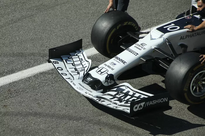 AlphaTauri AT01 front wing