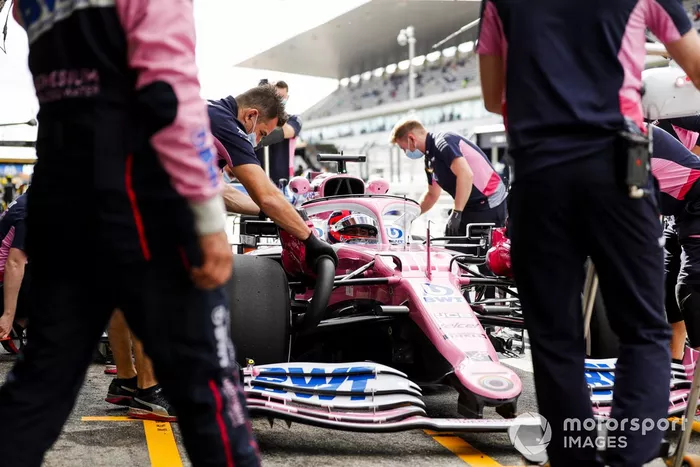 Sergio Pérez, Racing Point RP20, en pits