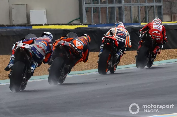 Andrea Dovizioso, Ducati Team leads pack