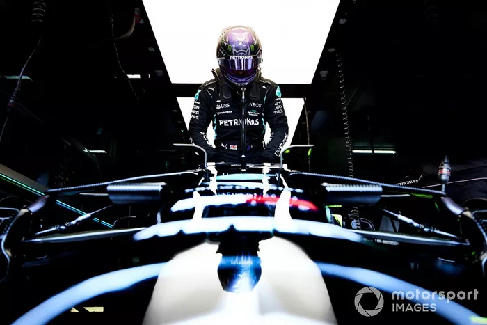 Hamilton acarició la cifra redonda de 100 pole position en el GP de Emilia Romagna 2021 al lograr su 99ª por tan solo 35 milésimas