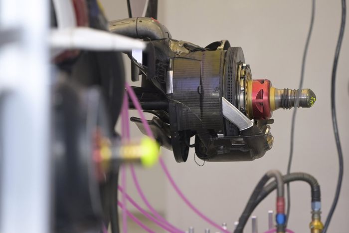 Detalle del freno trasero del Alfa Romeo Racing C41