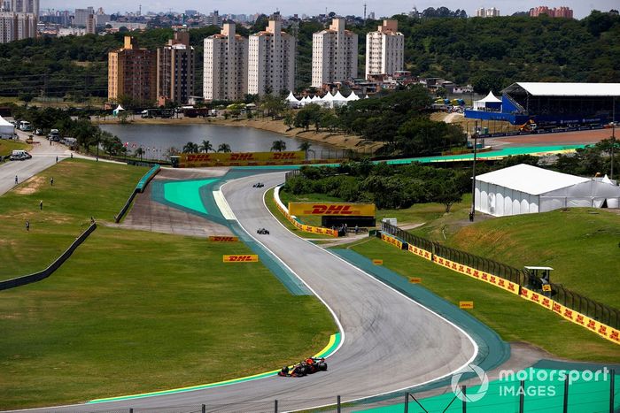 Sergio Pérez, Red Bull Racing RB16B, Pierre Gasly, AlphaTauri AT02, Fernando Alonso, Alpine A521