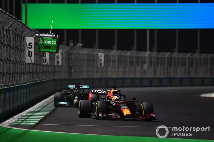Max Verstappen, Red Bull Racing RB16B, Lewis Hamilton, Mercedes W12