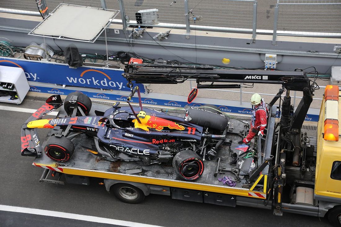 Red Bull Racing RB20 de Sergio Pérez tras su accidente