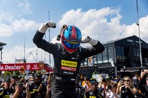 Ganador Colton Herta, Andretti Global w/ Curb-Agajanian Honda celebration