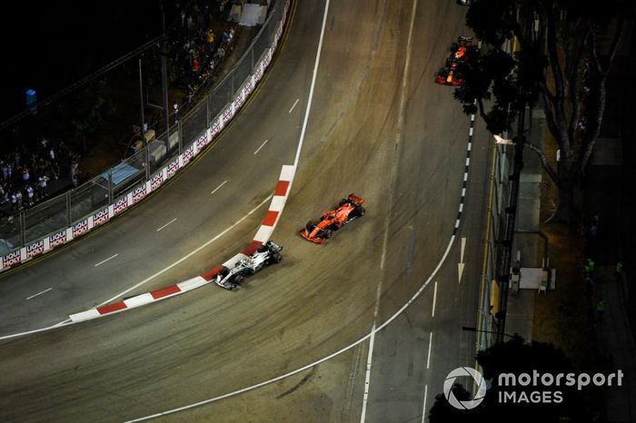 Lewis Hamilton, Mercedes AMG F1 W10, Sebastian Vettel, Ferrari SF90, y Max Verstappen, Red Bull Racing RB15