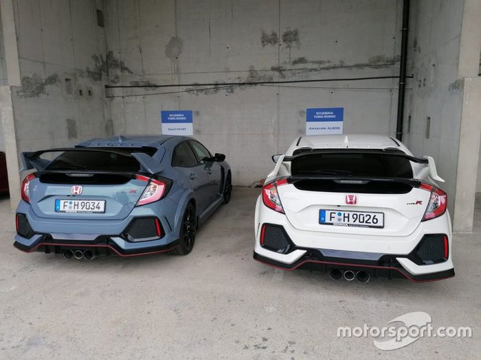 Los coches con los que llegaron los pilotos de Toro Rosso a Hungaroring