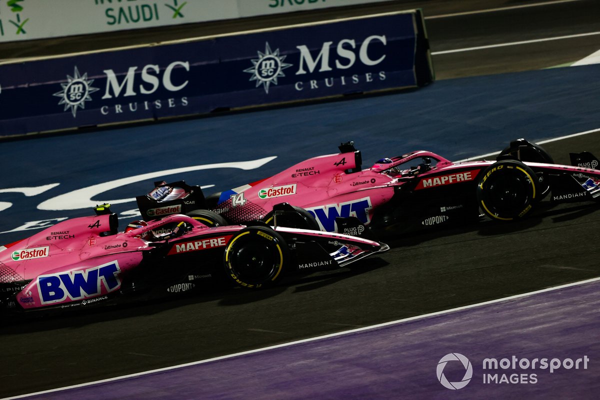 Fernando Alonso se bat avec Esteban Ocon