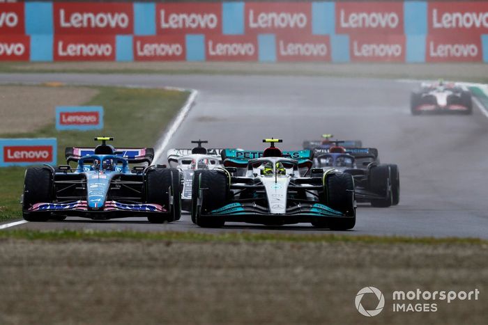 Lewis Hamilton, Mercedes W13, Esteban Ocon, Alpine A522, Pierre Gasly, AlphaTauri AT03