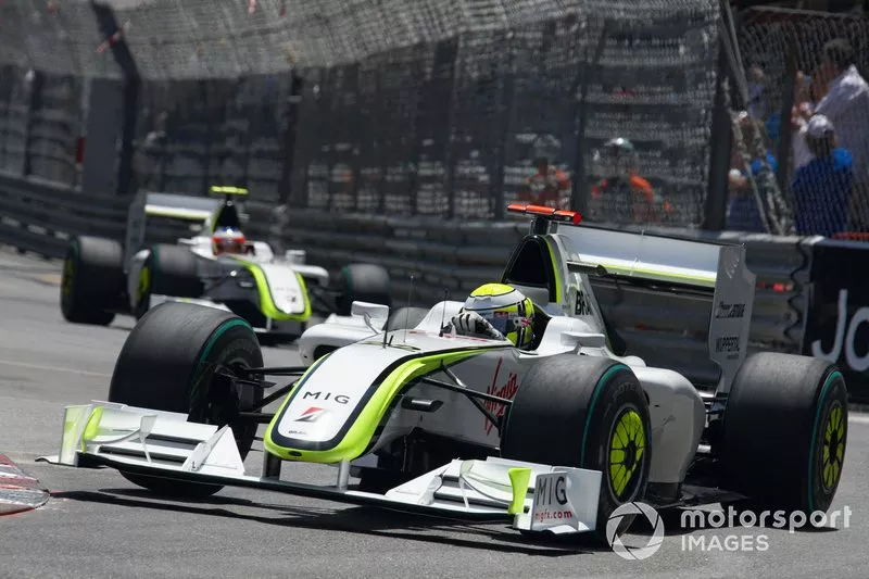 Jenson Button et Rubens Barrichello en piste