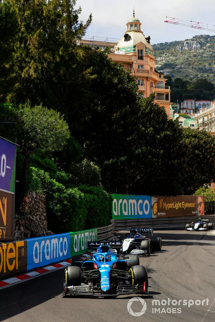 Fernando Alonso, Alpine A521, George Russell, Williams FW43B