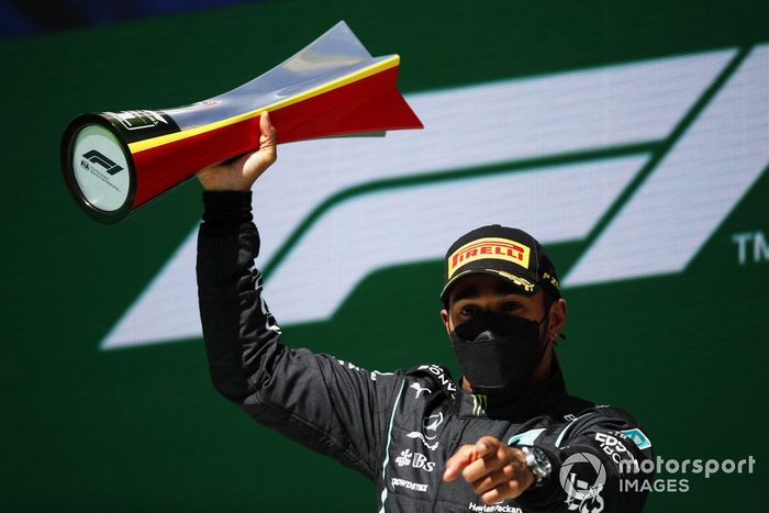 Podio: ganador de la carrera Lewis Hamilton, Mercedes