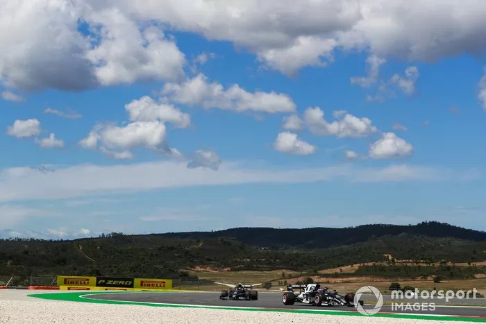 Yuki Tsunoda, AlphaTauri AT02, Pierre Gasly, AlphaTauri AT02