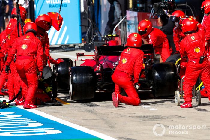 Charles Leclerc, Ferrari SF21, pit stop