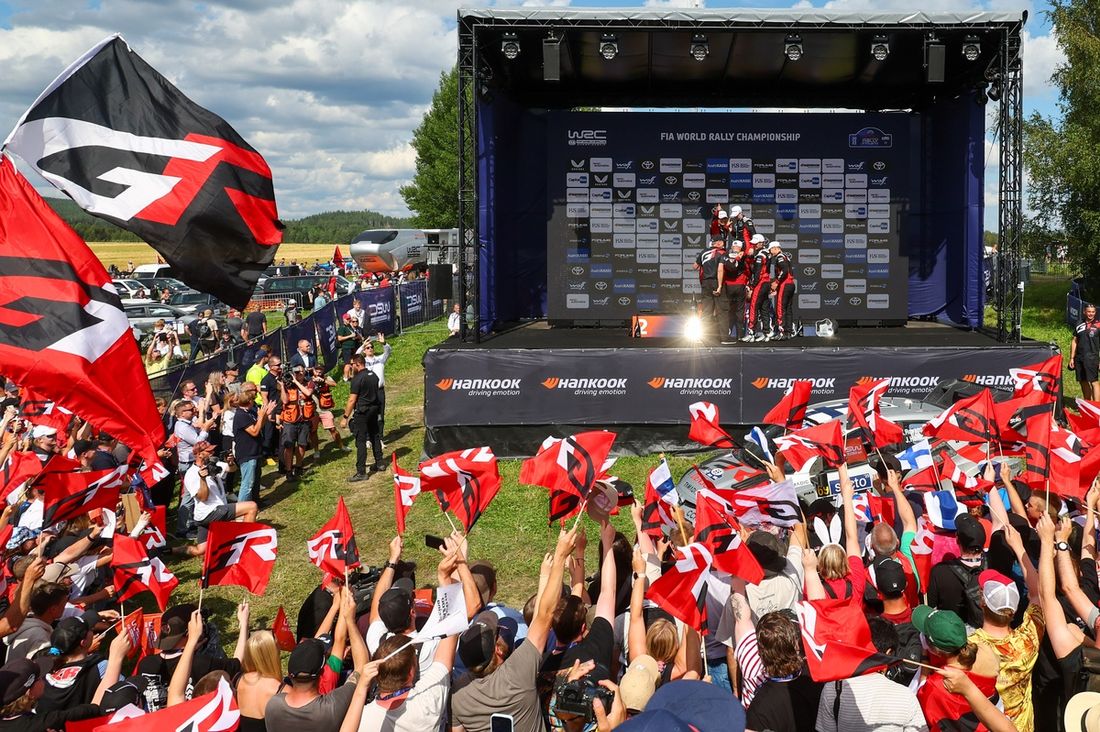 Podio: ganadores Kalle Rovanperä, Jonne Halttunen, Toyota Gazoo Racing WRT Toyota GR Yaris Rally1, segundo puesto Takamoto Katsuta, Aaron Johnston, Toyota Gazoo Racing WRT Toyota GR Yaris Rally1, tercer puesto Sébastien Ogier, Vincent Landais, Toyota Gazo