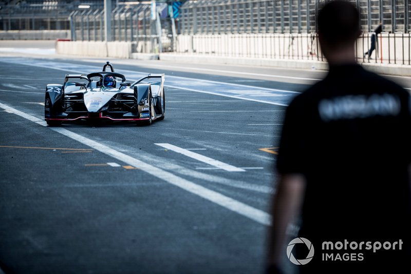 Sébastien Buemi, Nissan e.Dam, Nissan IMO1, returns to the pits