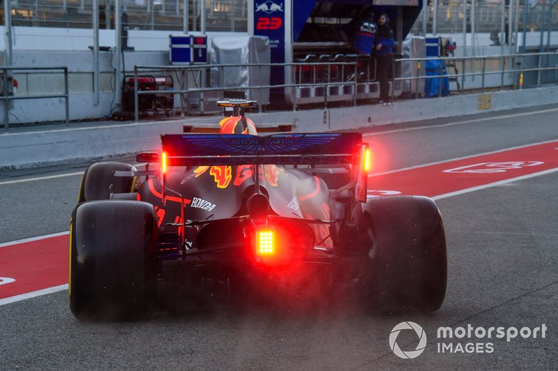 Max Verstappen Red Bull Racing RB15 arka ışıklar
