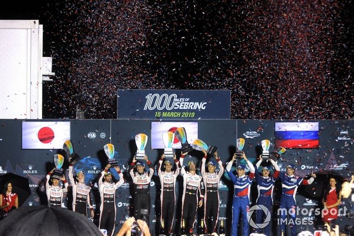 Podio: #8 Toyota Gazoo Racing Toyota TS050: Sébastien Buemi, Kazuki Nakajima, Fernando Alonsom #7 Toyota Gazoo Racing Toyota TS050: Mike Conway, Kamui Kobayashi, Jose Maria Lopez, #11 SMP Racing BR Engineering BR1: Mikhail Aleshin, Vitaly Petrov, Brandon Hartley