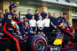 Daniel Ricciardo, Red Bull Racing, Max Verstappen, Red Bull Racing at the team photo