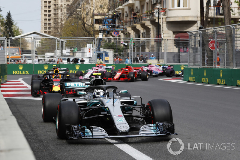 Valtteri Bottas, Mercedes AMG F1 W09, leads Daniel Ricciardo, Red Bull Racing RB14 Tag Heuer, Max Verstappen, Red Bull Racing RB14 Tag Heuer, Kimi Raikkonen, Ferrari SF71H, and Esteban Ocon, Force India VJM11 Mercedes, at the start