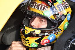 Kyle Busch, Joe Gibbs Racing, Toyota Camry M&M's M&M's Red Nose Day