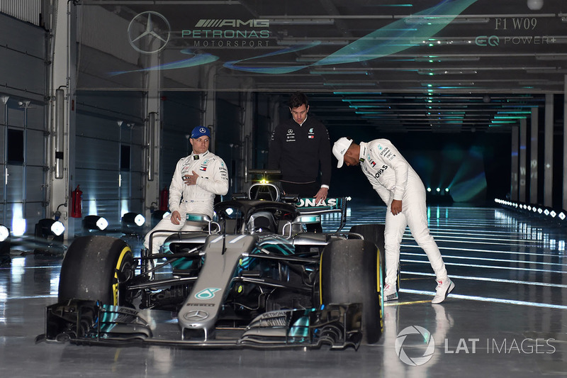 Valtteri Bottas, Mercedes AMG F1, Lewis Hamilton, Mercedes AMG F1, Toto Wolff, directeur exécutif Mercedes AMG F1