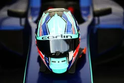 Le casque de Billy Monger, Carlin