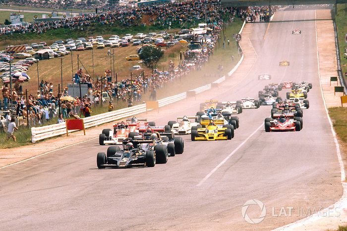 Mario Andretti, Lotus 78 Ford, Jody Scheckter, Wolf WR1 Ford, Niki Lauda, Brabham BT46 Alfa Romeo y James Hunt, McLaren M26 Ford