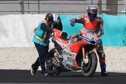 Andrea Dovizioso, Ducati Team, tras caerse