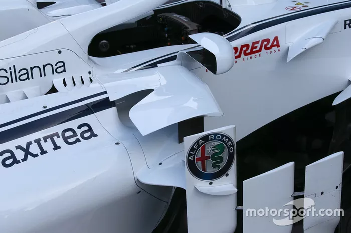 Sauber C37  duct