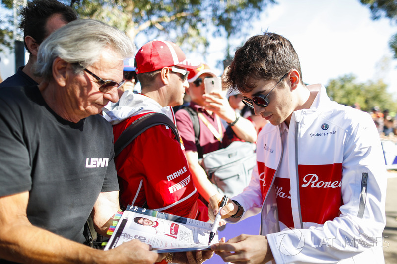 Charles Leclerc, Sauber, meets fans