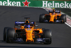 Fernando Alonso, McLaren MCL33 et Stoffel Vandoorne, McLaren MCL33