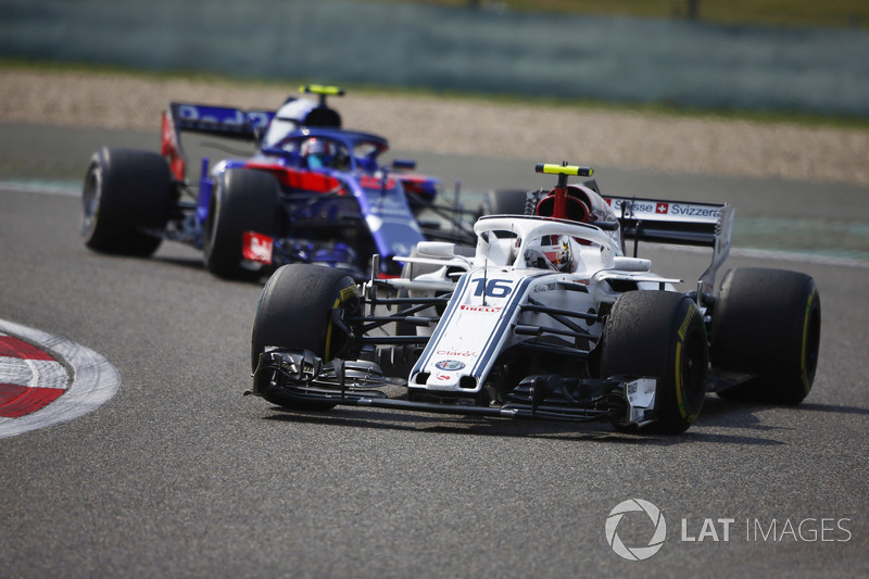 Charles Leclerc, Sauber C37 Ferrari, Pierre Gasly, Toro Rosso STR13 Honda