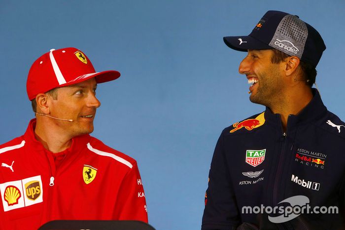 Kimi Raikkonen, Ferrari, y Daniel Ricciardo, Red Bull Racing
