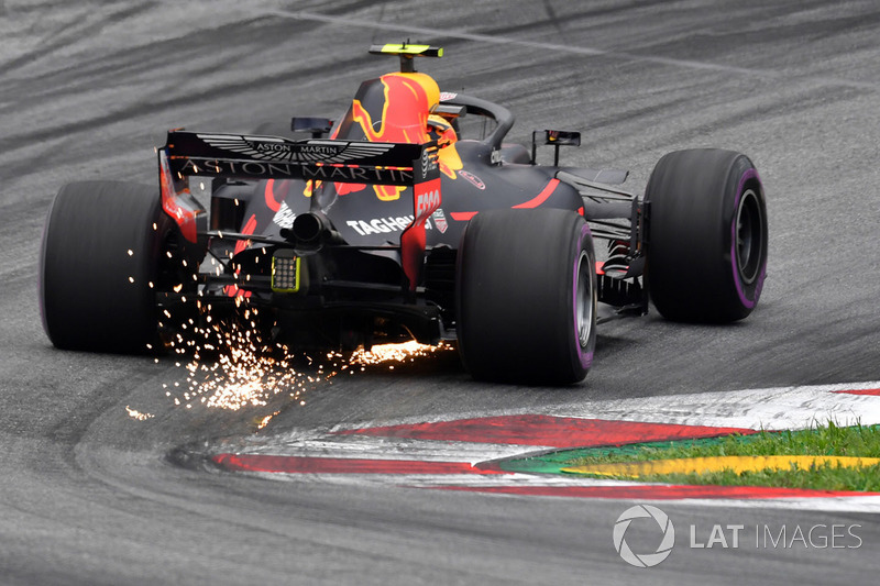 Max Verstappen, Red Bull Racing RB14 sparks