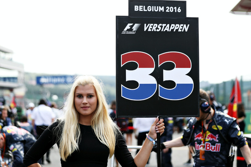 Chica de la parrilla para Max Verstappen, Red Bull Racing