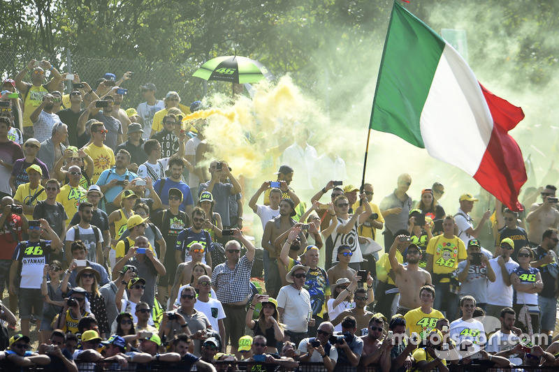 Valentino Rossi, Yamaha Factory Racing, fans