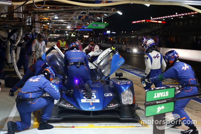 #36 Signatech Alpine A460: Gustavo Menezes, Nicolas Lapierre, Stéphane Richelmi