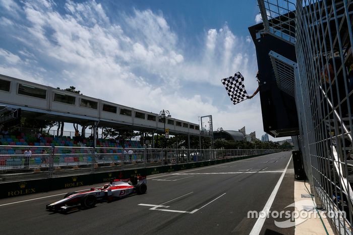 Nobuharu Matsushita, ART Grand Prix, cruza la línea de meta