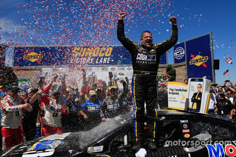 2016, Sonoma: Tony Stewart (Stewart/Haas-Chevrolet)